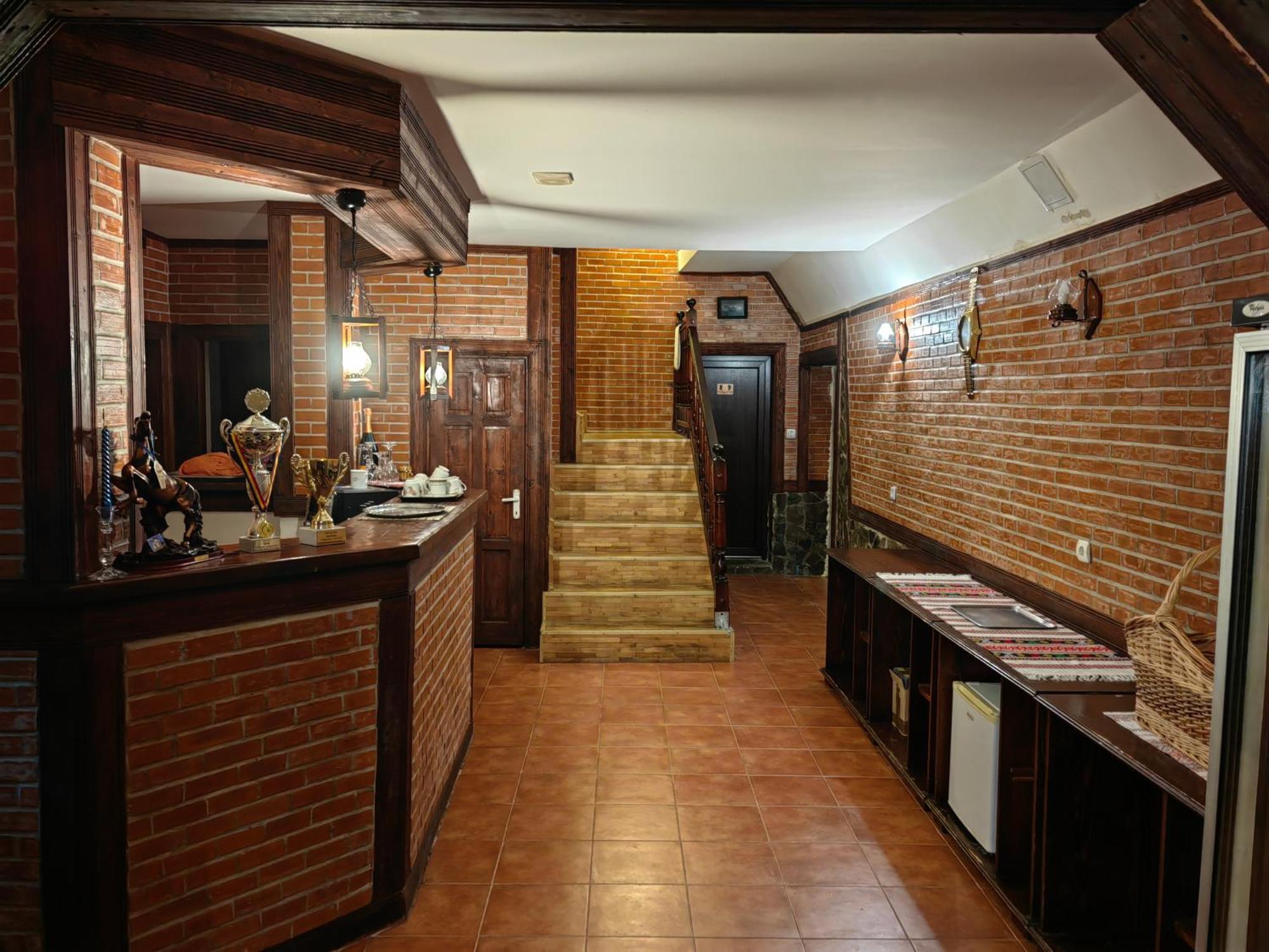 Pensiunea Millenium With Parking - Motorcycle Friendly Travel Routes Guest house 3*