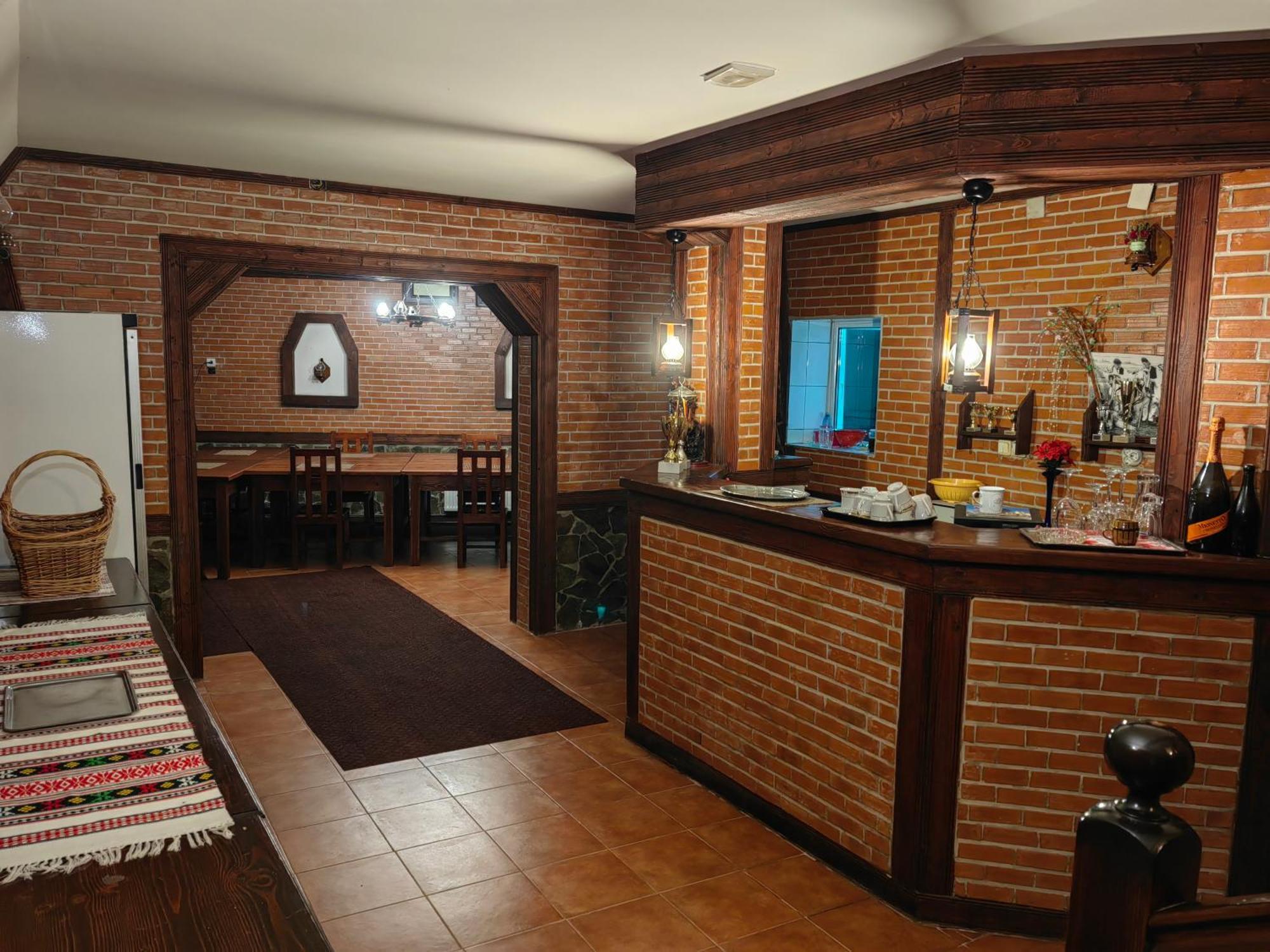 Pensiunea Millenium With Parking - Motorcycle Friendly Travel Routes Guest house