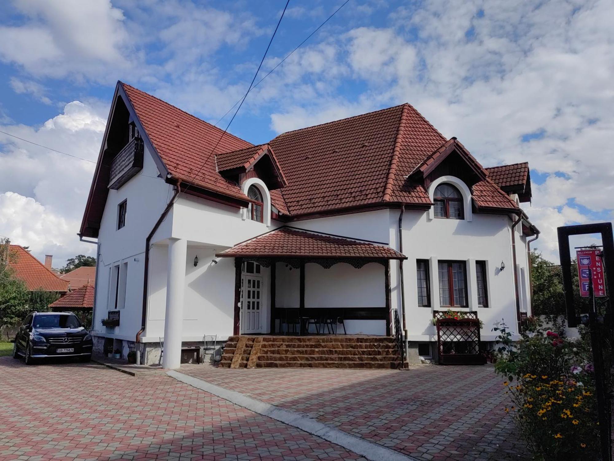 Guest house Pensiunea Millenium With Parking - Motorcycle Friendly Travel Routes Sibiu